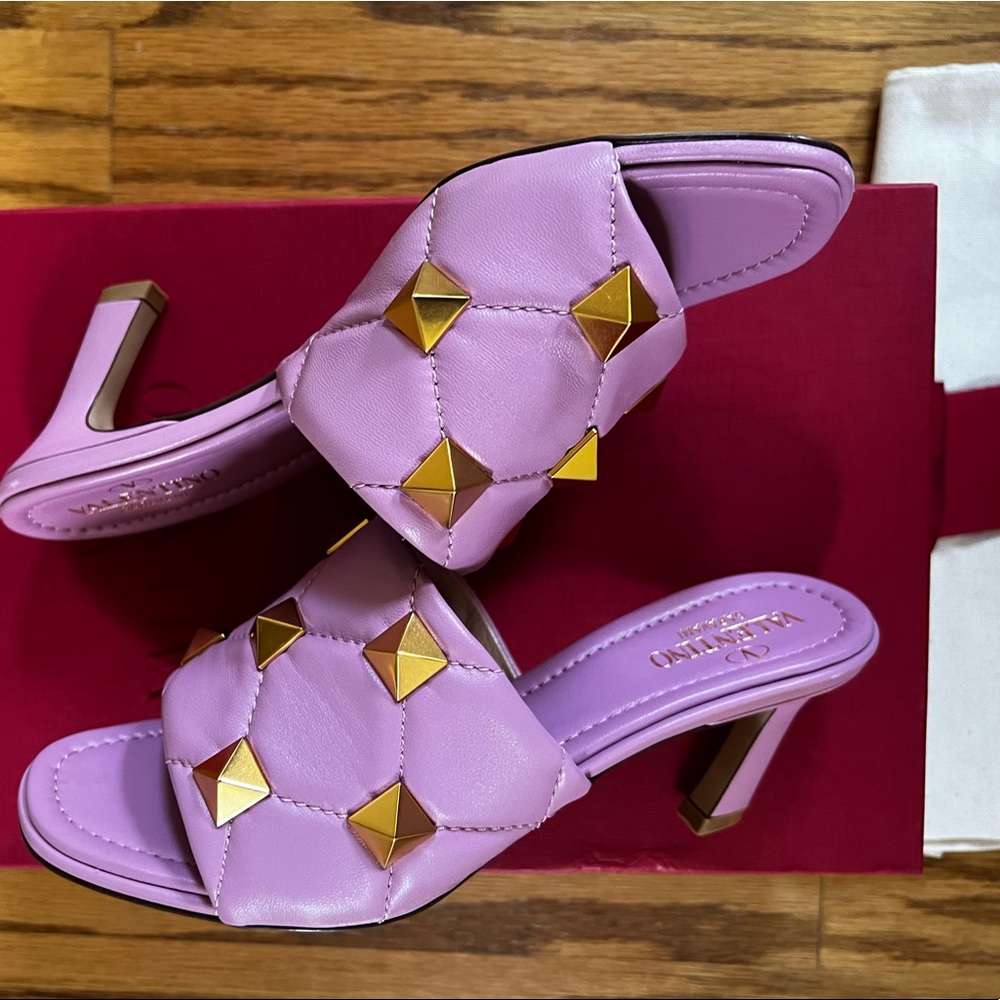 😊SOLD😊Valentino Garavani Roman Stud Quilted Napa Slide Sandals in 36 - Picture 3 of 15